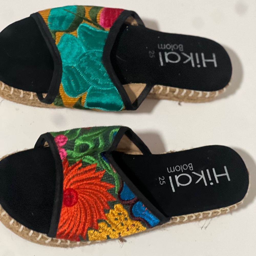 Black and Red Espadrille Shoes with Bold Slip-On Design